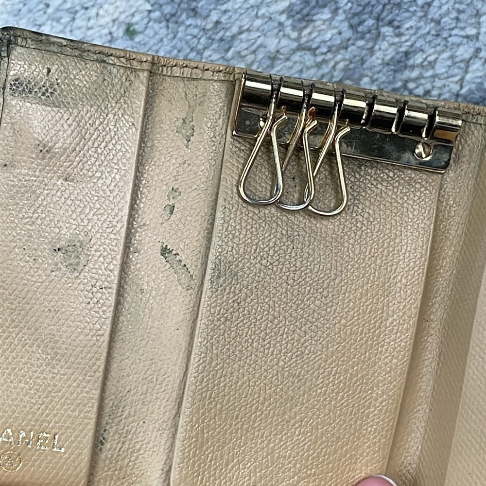 Chanel Interlocking CC Medallion Leather Keyholder Case Trifold Beige - Picture 14 of 17